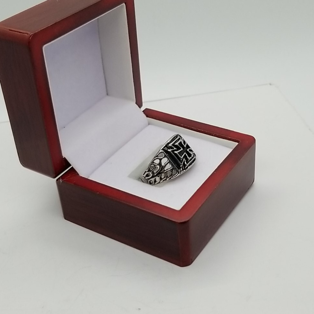 Mans ring - Picture 2 of 3